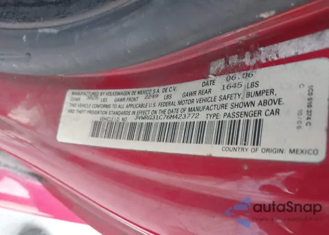 2006 Volkswagen New Beetle 2.5 из США, поврежденный, VIN 3VWRG31C76M423772